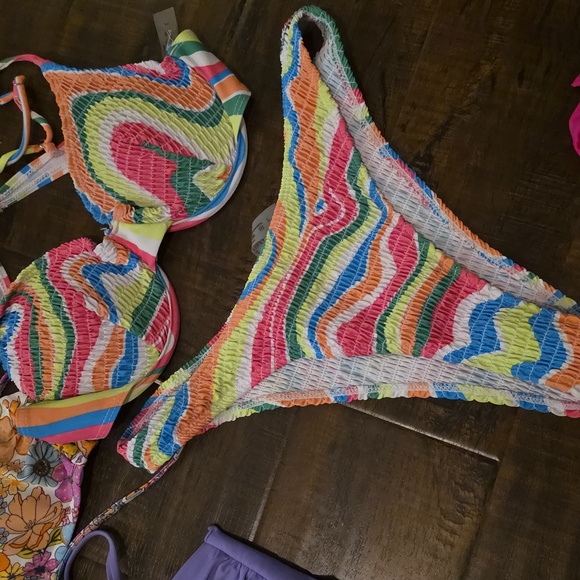 Medium Swim Bundle 5/$15 - Picture 3 of 4